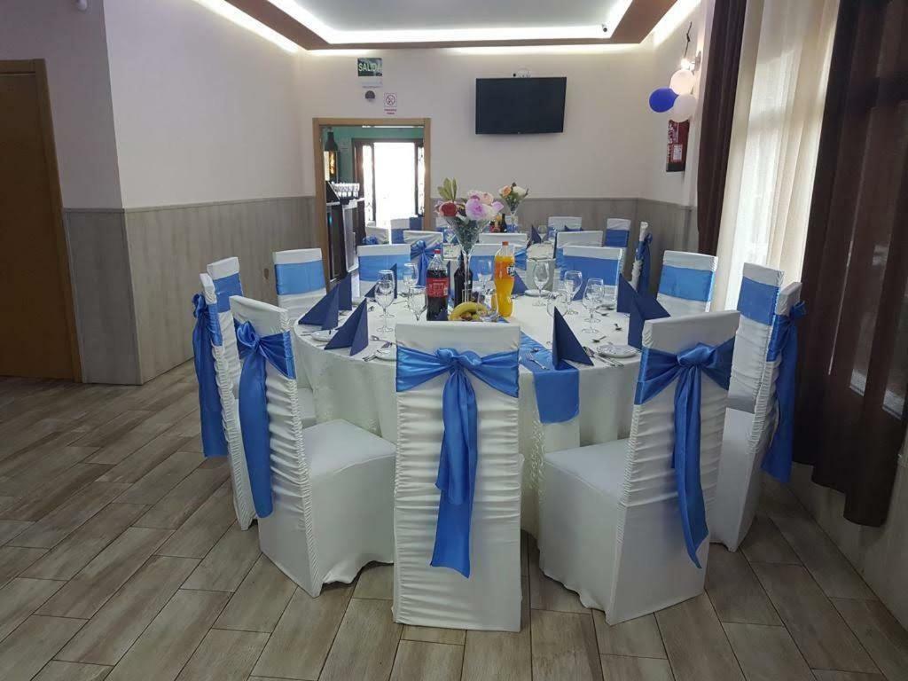 Hostal La Pared Torres de la Alameda ภายนอก รูปภาพ